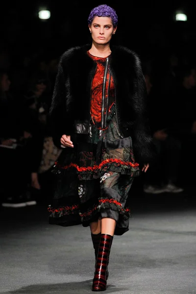 Look 17